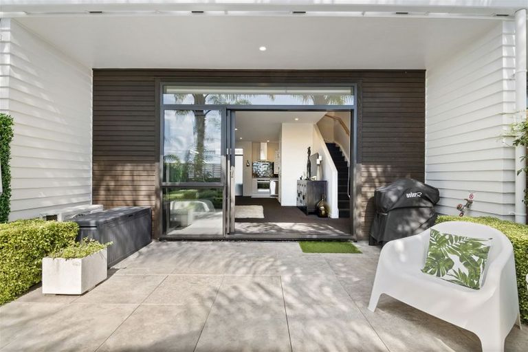 Photo of property in 6/50 Ocean View Road, Northcote, Auckland, 0627