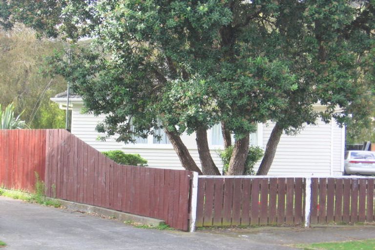 Photo of property in 17 Manderson Grove, Fairfield, Lower Hutt, 5011