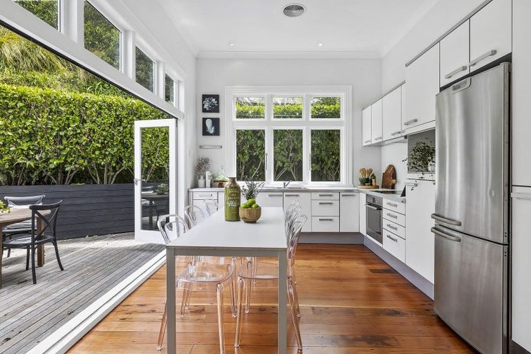 Photo of property in 5a Fortunatus Street, Brooklyn, Wellington, 6021