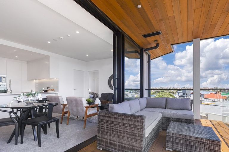 Photo of property in 207/8a Lake Pupuke Drive, Takapuna, Auckland, 0622