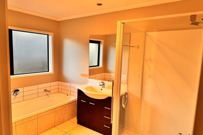 Photo of property in 2 Spring Valley Place, Oteha, Auckland, 0632