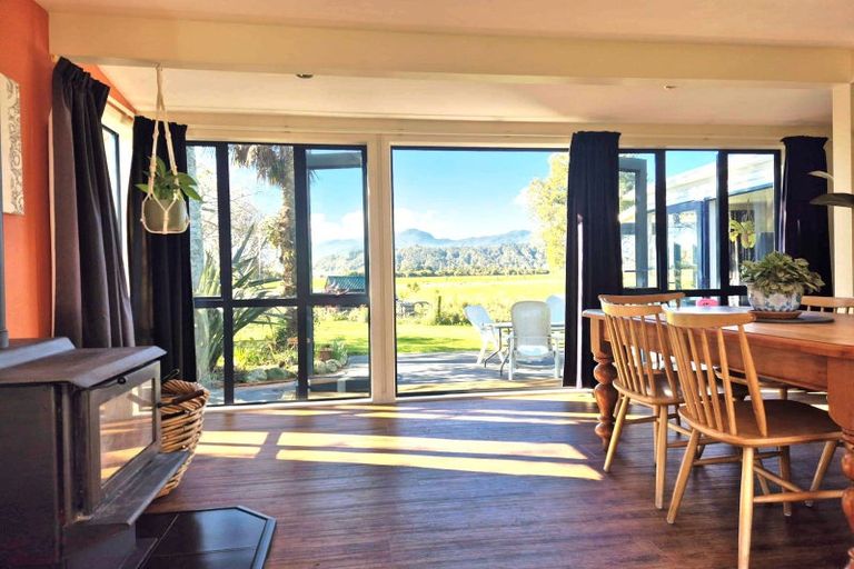 Photo of property in 43 Victoria Road, Westport, 7892