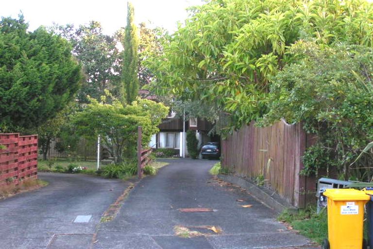 Photo of property in 2/5 Riviera Place, Hauraki, Auckland, 0622