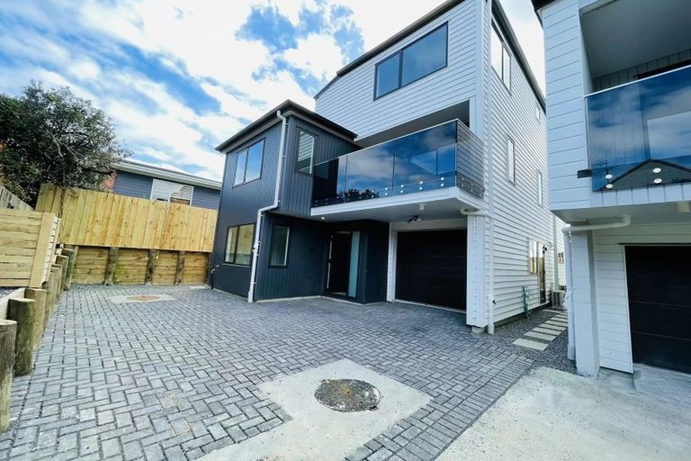 Photo of property in 1b Tui Glen Road, Birkenhead, Auckland, 0626