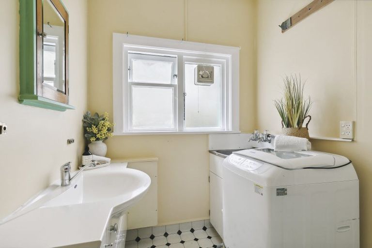 Photo of property in 2/56 Tanera Crescent, Brooklyn, Wellington, 6021