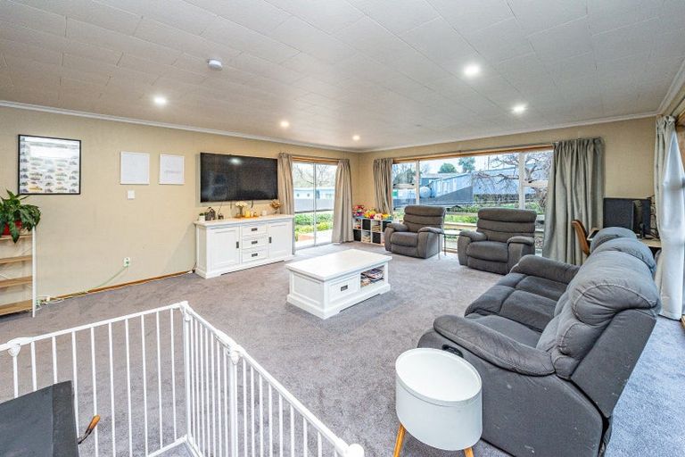 Photo of property in 35 Weraroa Road, Waverley, 4510