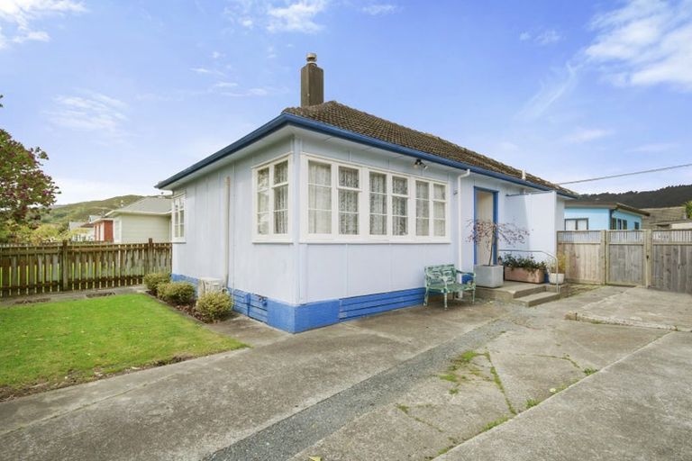 Photo of property in 357 Cambridge Terrace, Naenae, Lower Hutt, 5011