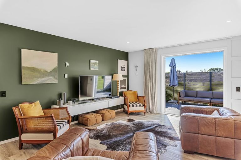 Photo of property in 1037 State Highway 1, Te Horo, Otaki, 5581