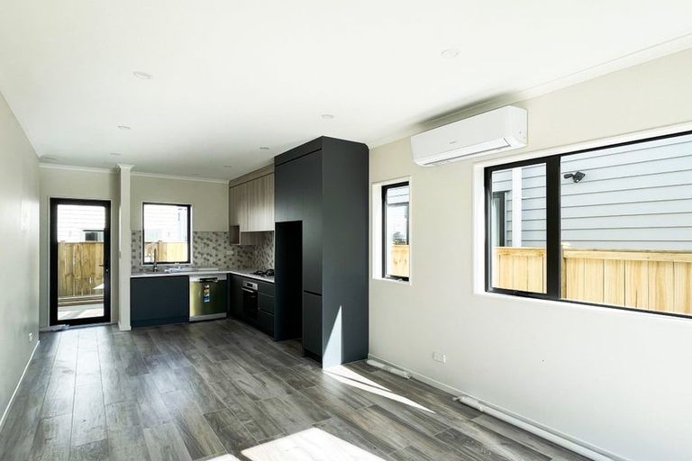 Photo of property in 15 Arahopu Place, Papakura, 2110