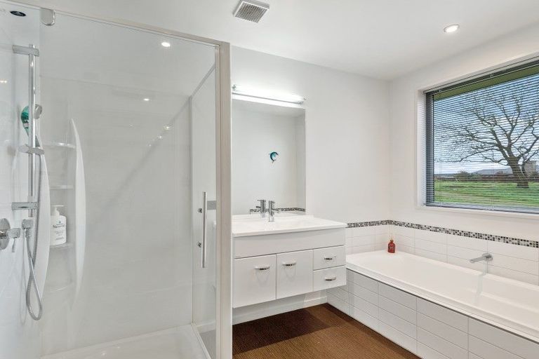 Photo of property in 28 Springwater Avenue, Northwood, Christchurch, 8051