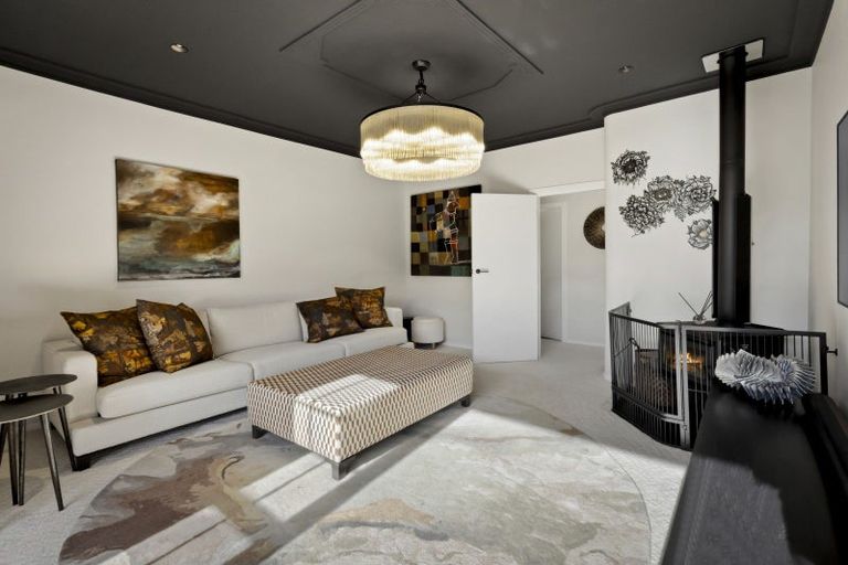 Photo of property in 11 Cedar Drive, Kelvin Heights, Queenstown, 9300