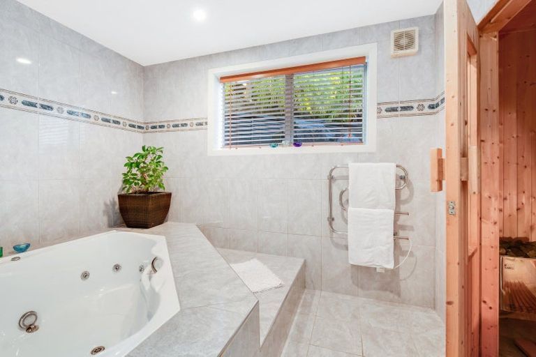 Photo of property in 115 Waldorf Crescent, Orewa, 0931