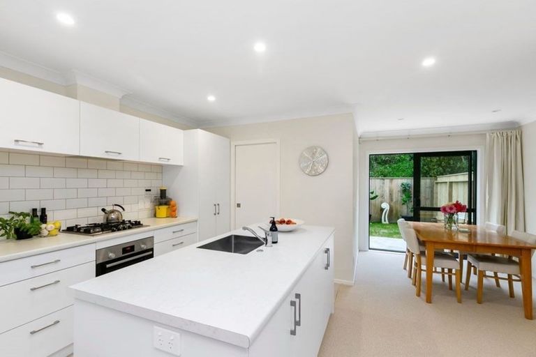 Photo of property in 15 Brindle Way, Newlands, Wellington, 6037