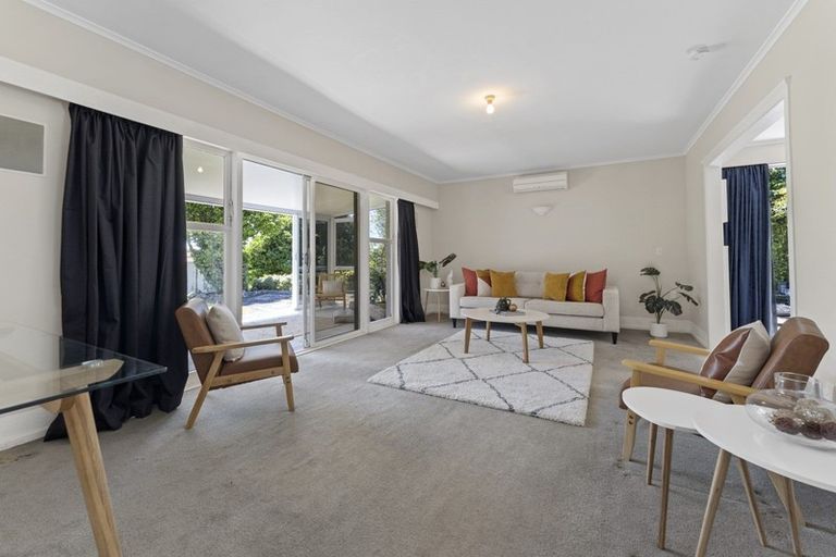 Photo of property in 335f Devon Street West, New Plymouth, 4310