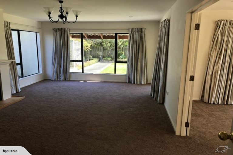 Photo of property in 32 Kilkenny Place, Fitzherbert, Palmerston North, 4410