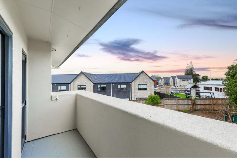 Photo of property in 32 Marinich Drive South, Ranui, Auckland, 0612