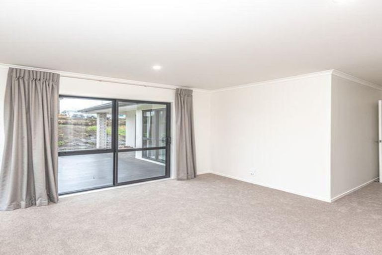 Photo of property in 32 Tirimoana Place, Otamatea, Whanganui, 4501