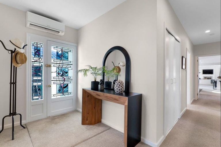 Photo of property in 100 Memorial Avenue, Ilam, Christchurch, 8053