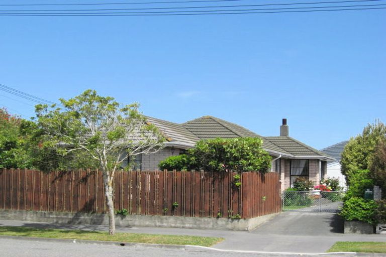 Photo of property in 45 Fovant Street, Russley, Christchurch, 8042
