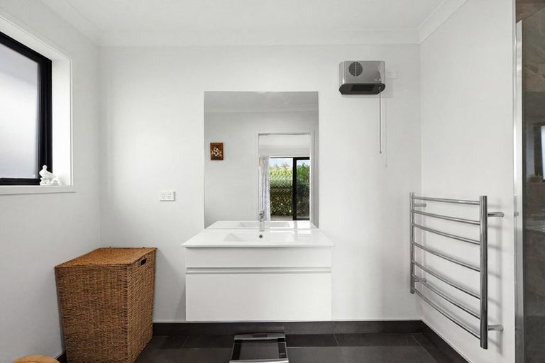 Photo of property in 52 Norfolk Drive, Cambridge, 3434