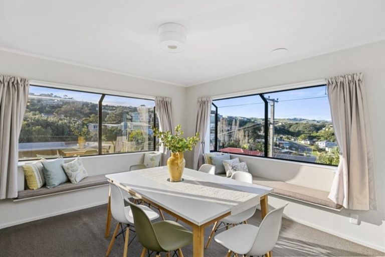 Photo of property in 49 Mana View Road, Paremata, Porirua, 5026