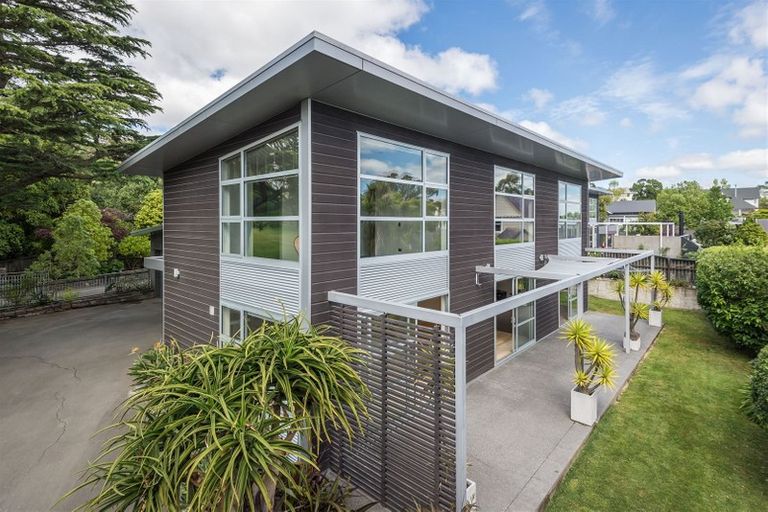 Photo of property in 62 Dyers Pass Road, Cashmere, Christchurch, 8022