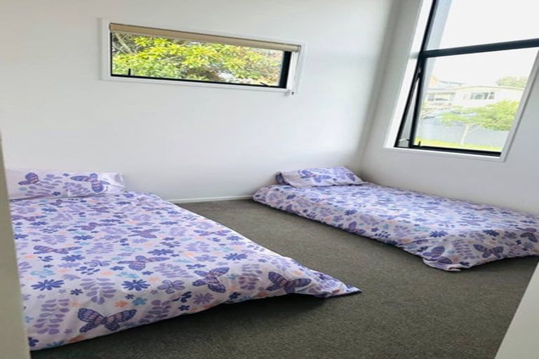 Photo of property in 1/11 Lewis Road, Pakuranga, Auckland, 2010