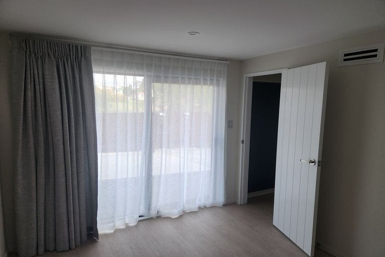 Photo of property in 105 Trias Road, Totara Vale, Auckland, 0629