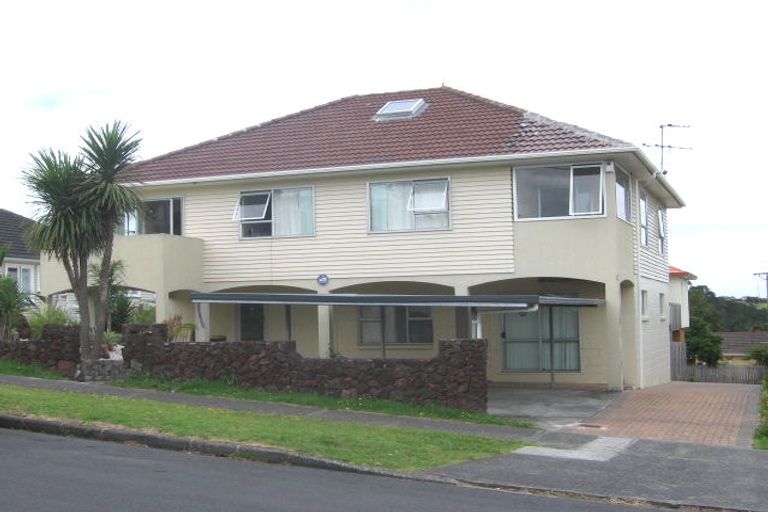 Photo of property in 1/60 Roberts Road, Glenfield, Auckland, 0629