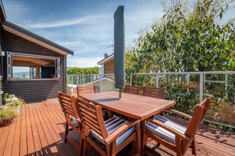 Photo of property in 15 Jane Street, Waikanae Beach, Waikanae, 5036