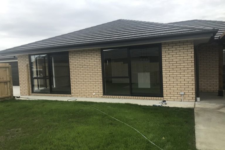 Photo of property in 29 Tahuna Minhinnick Drive, Glenbrook, 2681