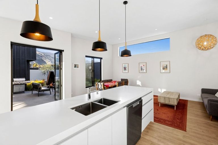 Photo of property in 3 Stackbrae Avenue, Wanaka, 9305