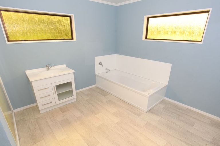 Photo of property in 23 Point Street, Raglan, 3225