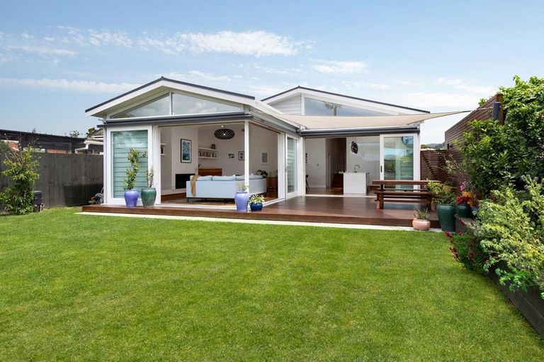 Photo of property in 31 Walmer Road, Point Chevalier, Auckland, 1022