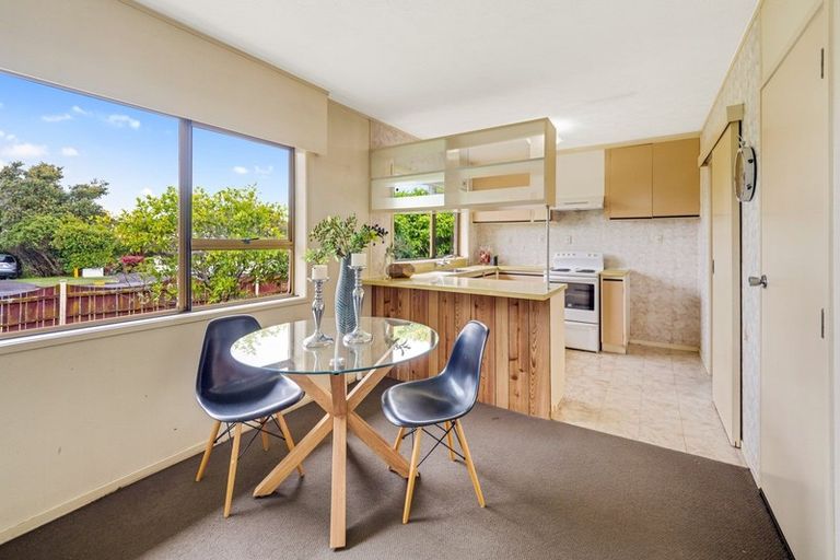 Photo of property in 1/58 Meadway, Sunnyhills, Auckland, 2010