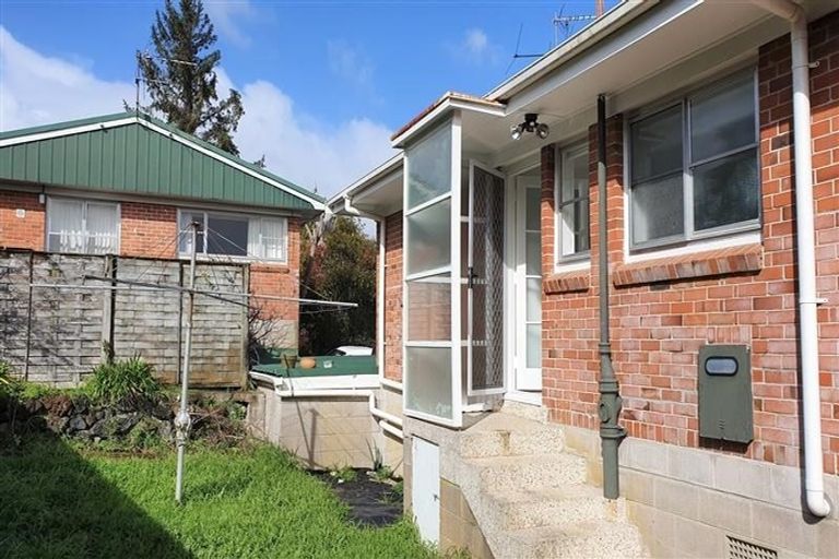 Photo of property in 2/44 Moore Street, Hillcrest, Auckland, 0627