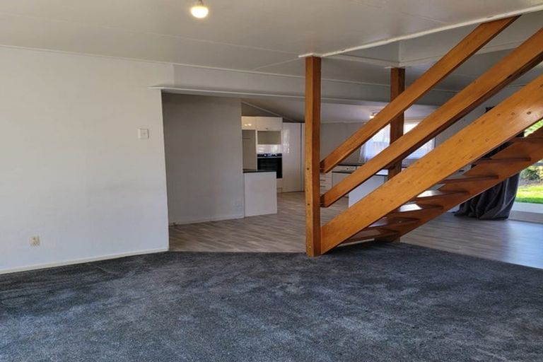 Photo of property in 11 Elm Street, Waiuku, 2123