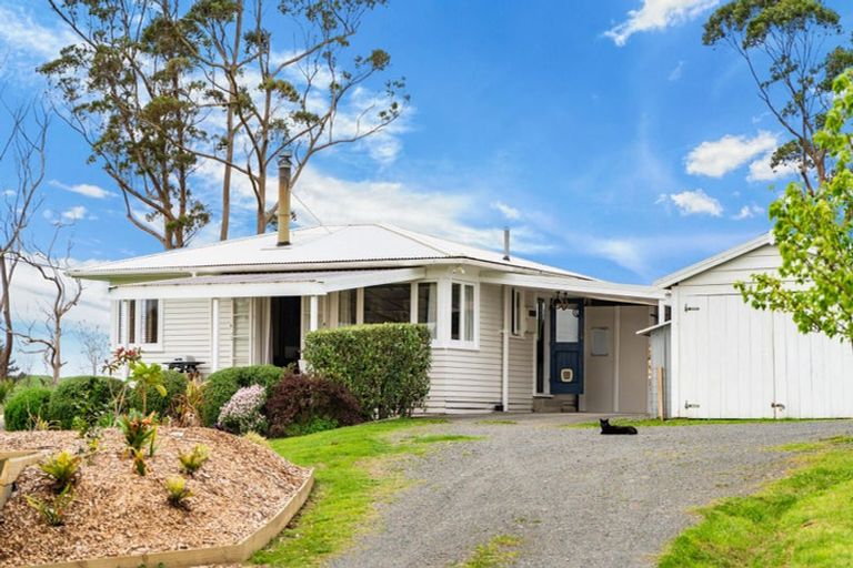 Photo of property in 15 Massey Road, Waipu, 0582