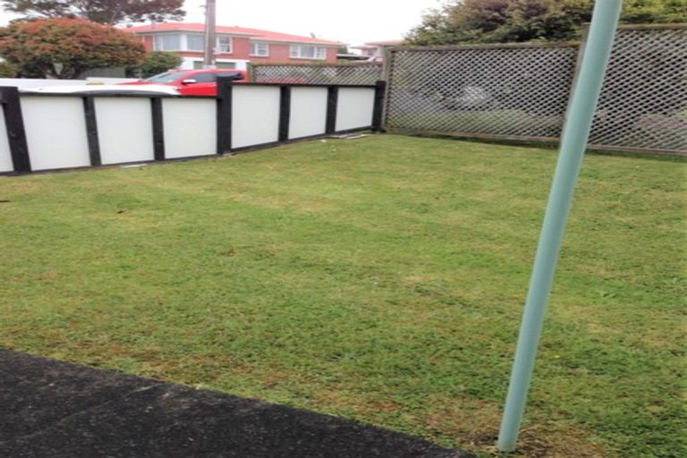 Photo of property in 1/200 Chivalry Road, Glenfield, Auckland, 0629