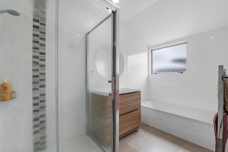 Photo of property in 19 Barraud Place, Pukehangi, Rotorua, 3015