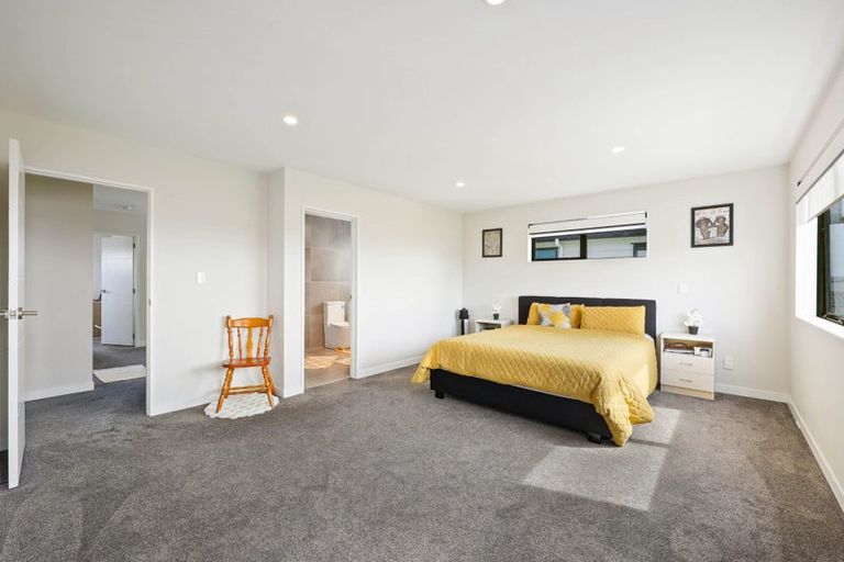 Photo of property in 12 Korowhiti Road, Clarks Beach, 2122