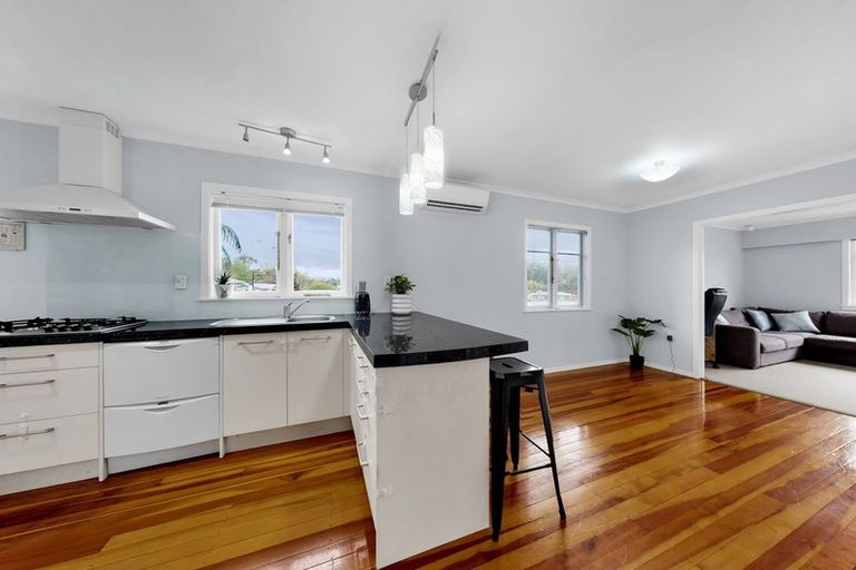 Photo of property in 16 Kenmore Street, Westown, New Plymouth, 4310