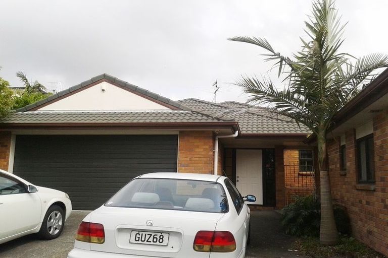 Photo of property in 11 Gortin Close, East Tamaki, Auckland, 2013