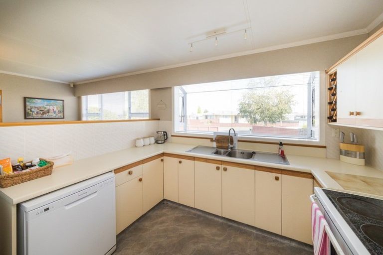 Photo of property in 17 Tararua Terrace, Cloverlea, Palmerston North, 4412