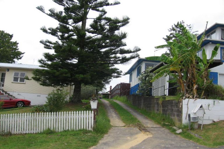 Photo of property in 19 Lanigan Street, Birkdale, Auckland, 0626
