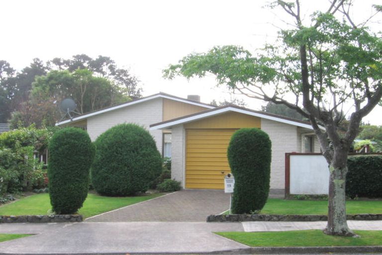 Photo of property in 15a Rosebank Grove, Waikanae, 5036