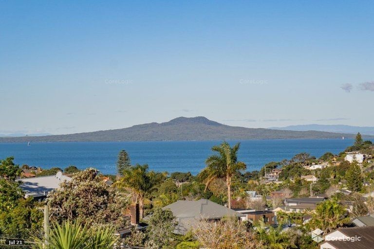 Photo of property in 23 Jellicoe Road, Murrays Bay, Auckland, 0630