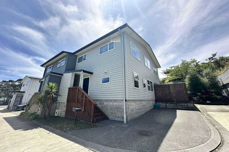 Photo of property in 8/20 Glanmire Road, Newlands, Wellington, 6037