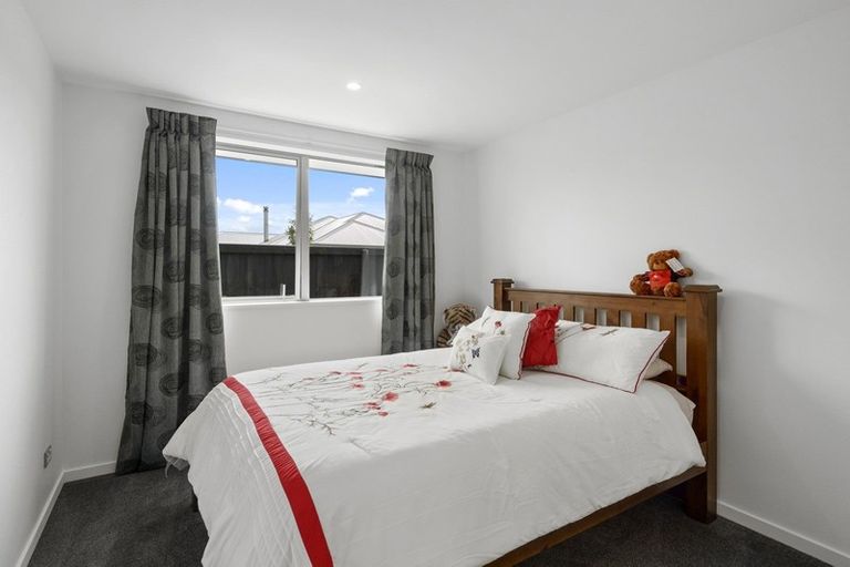 Photo of property in 5a Shillingford Boulevard, Rolleston, 7615