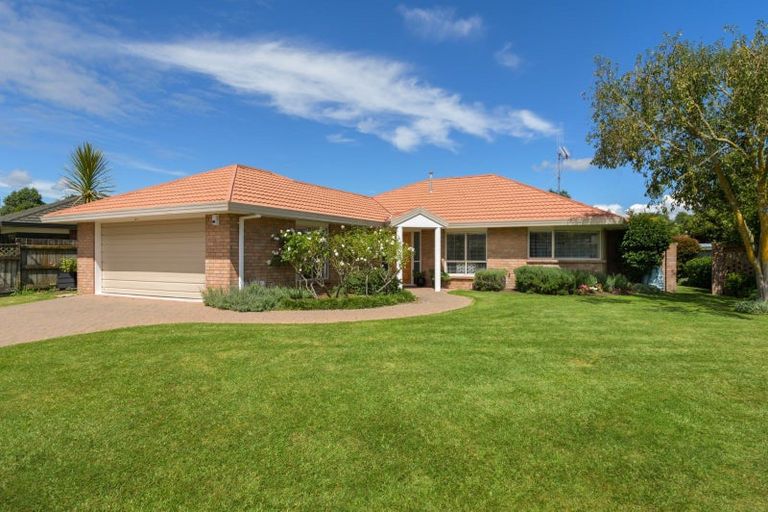 Photo of property in 35 Admiral Crescent, Flagstaff, Hamilton, 3210